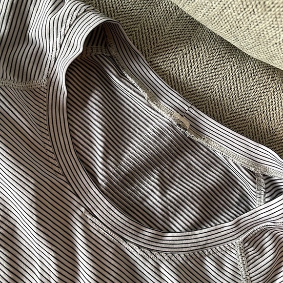 Lululemon black and white swiftly tech size 12 shirt - Picture 3 of 6